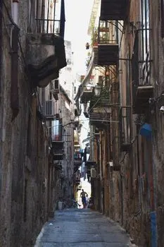 Переулки — Alleyways