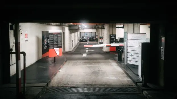 парковка — valet parking