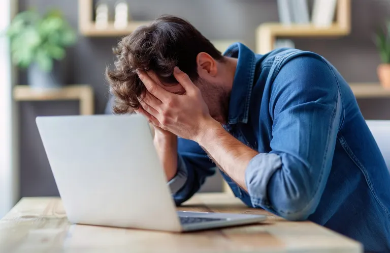 frustrated — frustré