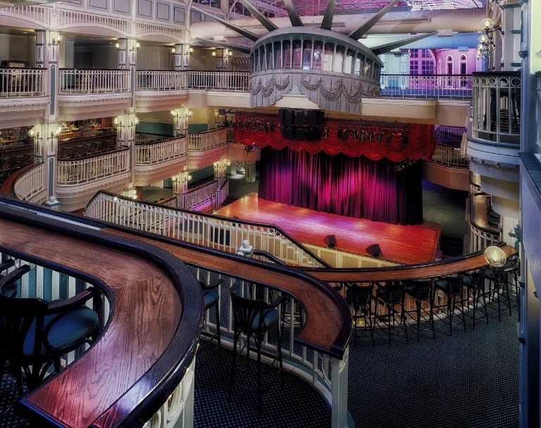 venue — lieu