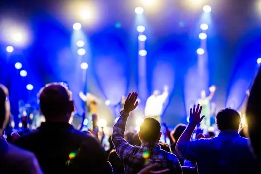 Nous allons au concert vendredi — Idemo na koncert u petak