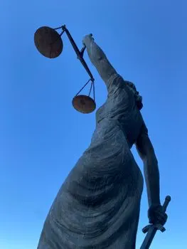 Несправедливый — Unjust