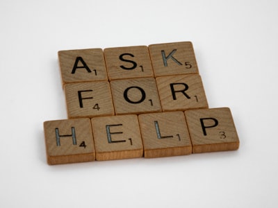 aide obligatoire — Obligatory help