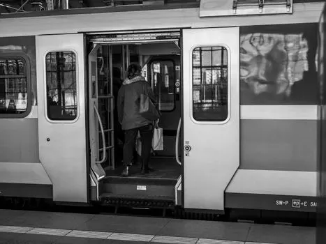 Садитесь на поезд — Hop on the train