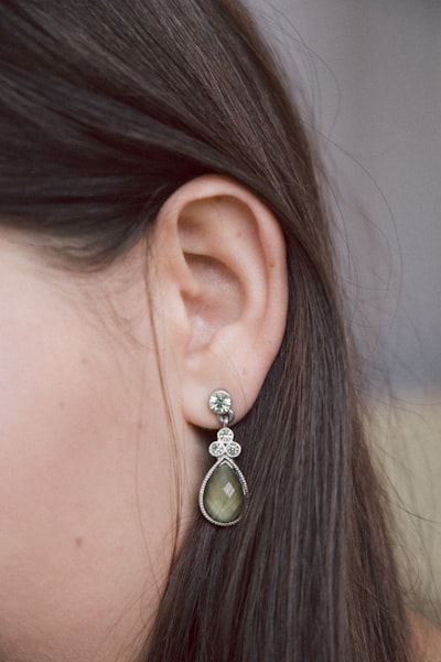 postiche — Hair piece