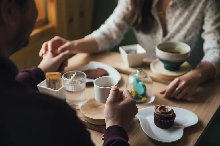grab coffee — prendre un café