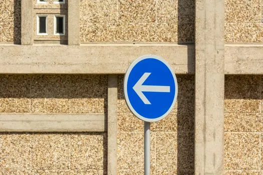 left — izquierdo