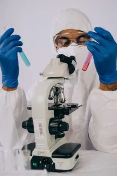 Химик — chemist