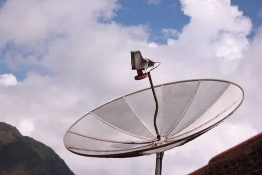 спутниковая антенна — Satellite dish