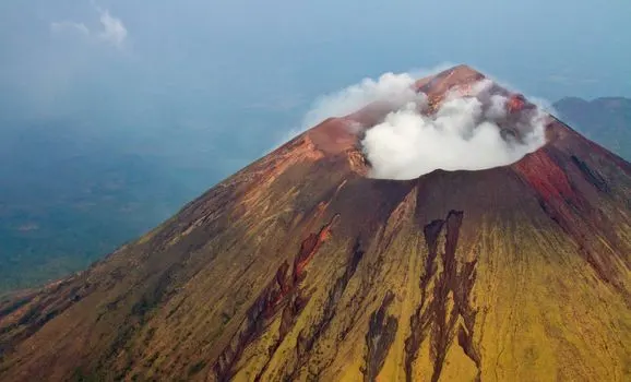Un volcan — Ein Vulkan