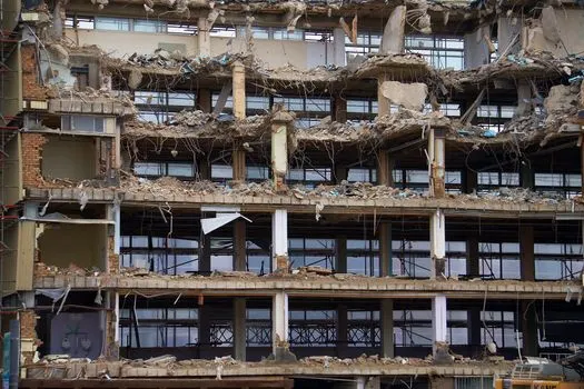 wrecking — démolition