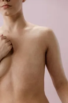 Грудь женщины — A woman's breasts