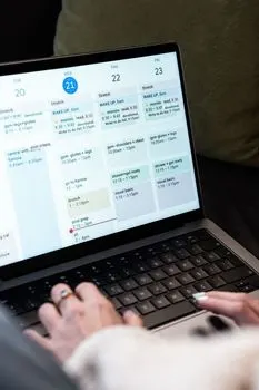 zakazivanje onlajn — prenotazione online