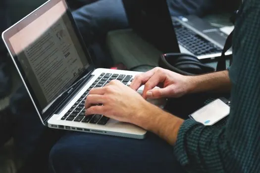 дать возможность работать — give the opportunity to work