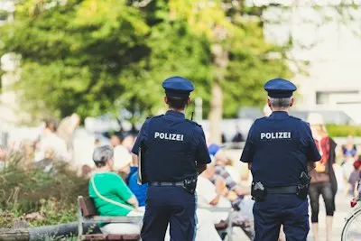 предписание о нарушении покоя — Disturbance order