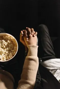 Цеплялся — clung