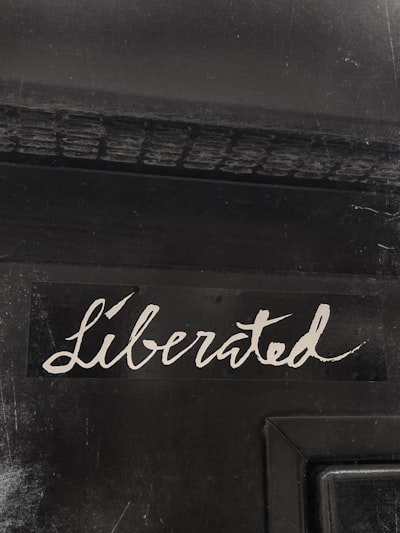 détruit — obliterated