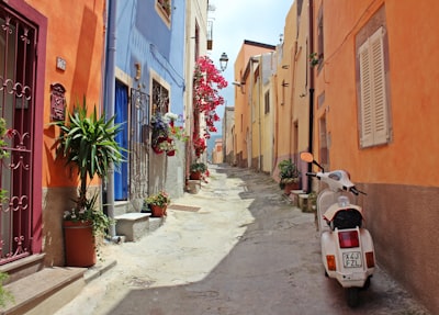 rue étroite — Narrow street