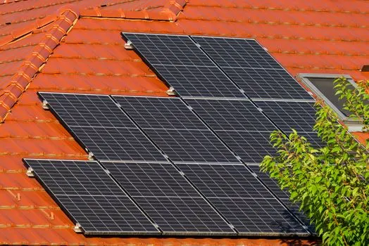 solarni paneli — güneş panelleri