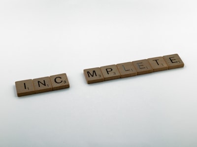 incomplet — incomplete