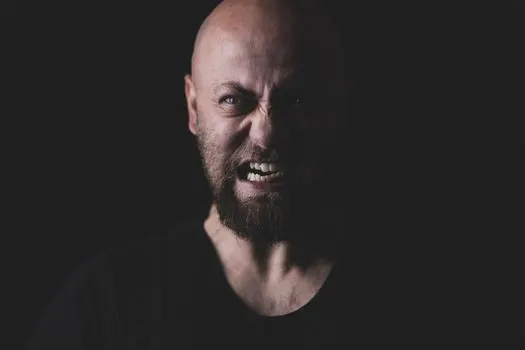 Ferociously — ferozmente