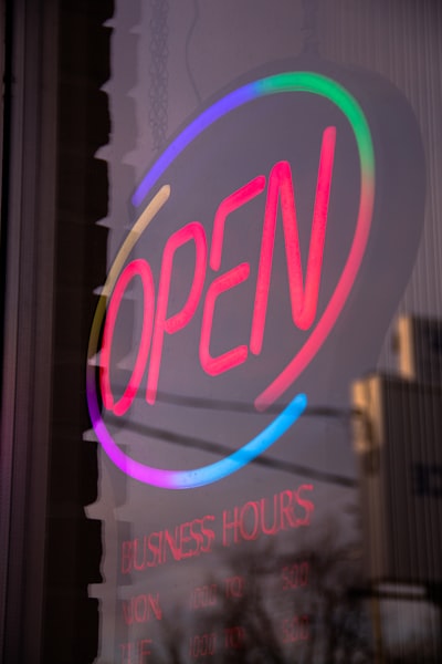 Heures d'ouverture — opening hours