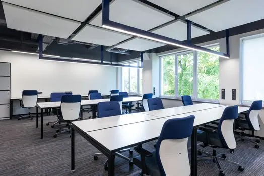 u kancelariji — im Büro