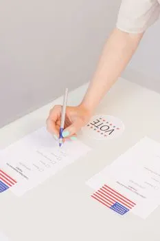 Проголосовал — voted
