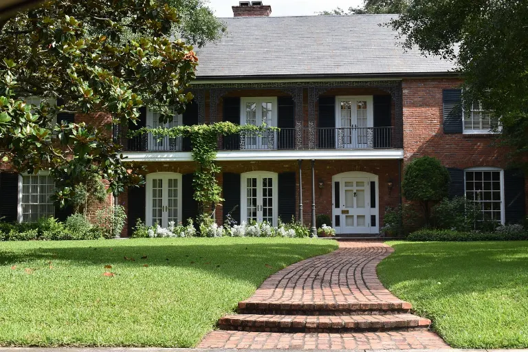 mansion — mansión