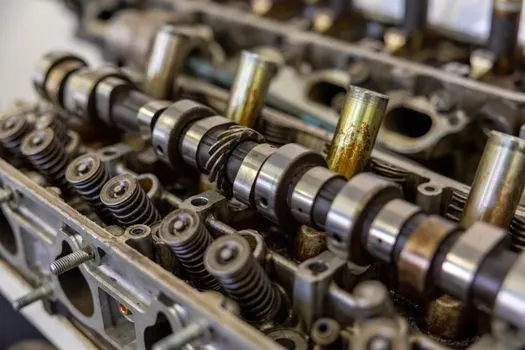 Arbre à cames — Camshaft