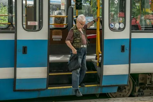 Ich steige hier aus — Burada iniyorum