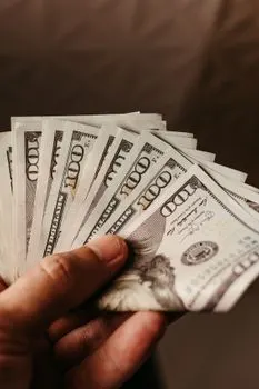 Экономно — Économiquement