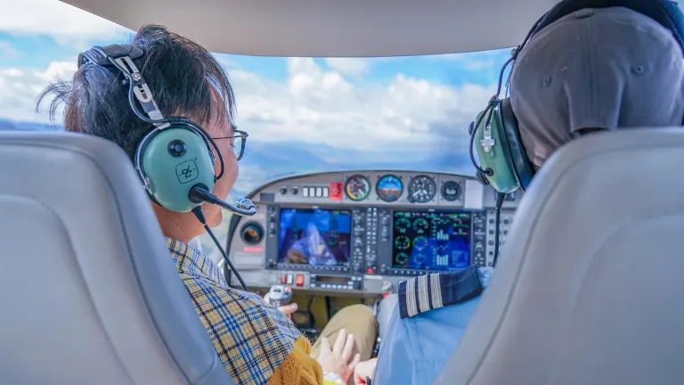 flight engineer — mécanicien navigant