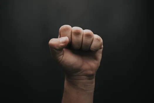 Преодолейте препятствие с решимостью. — Overcome an obstacle with determination