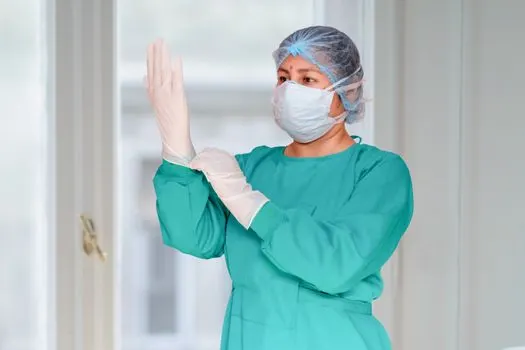 Хирургический халат — Surgical gown