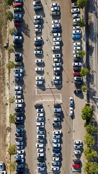 parking — aparcamiento