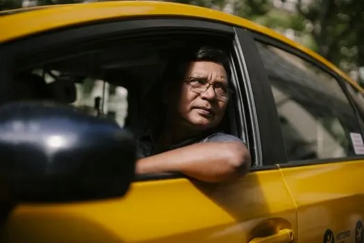 taksista — Taximetristul
