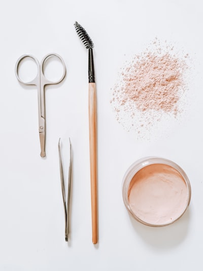 tweezers — pince à épiler