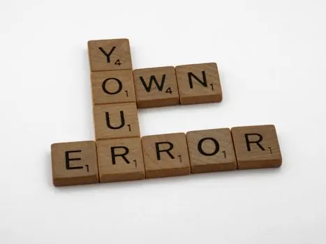 is a victim of its own success — est victime de son propre succès