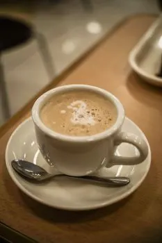 Un café, s'il vous plaît — Jednu kafu, molim