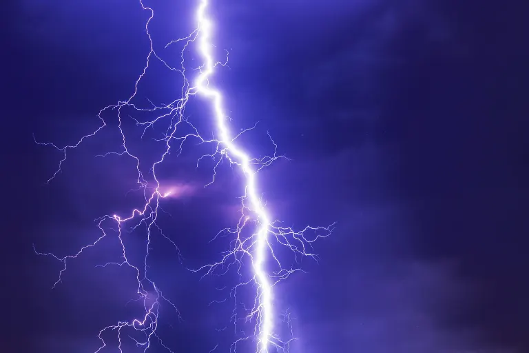 lightning — éclair
