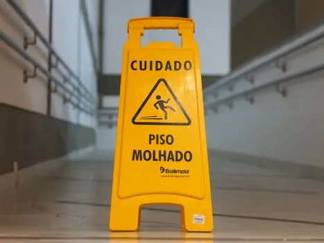 oprez — caution