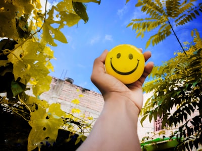 je me sens heureux — I feel happy.
