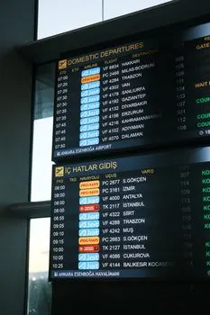 vol annulé — volo cancellato