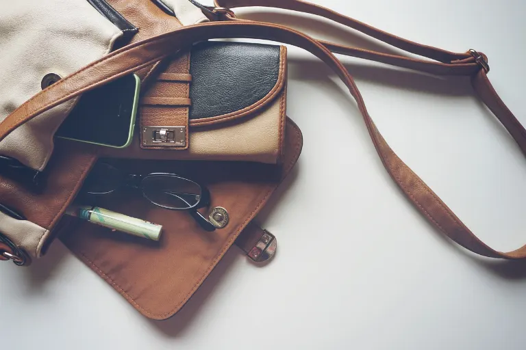 my things — mes affaires