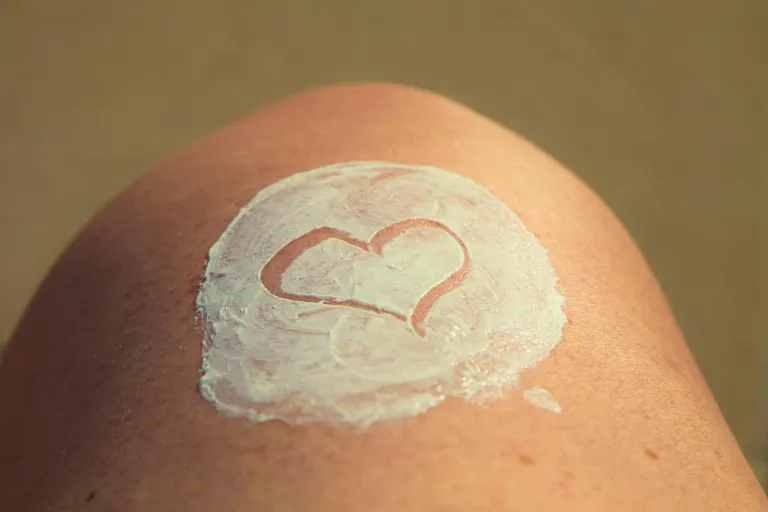 sunscreen — crème solaire