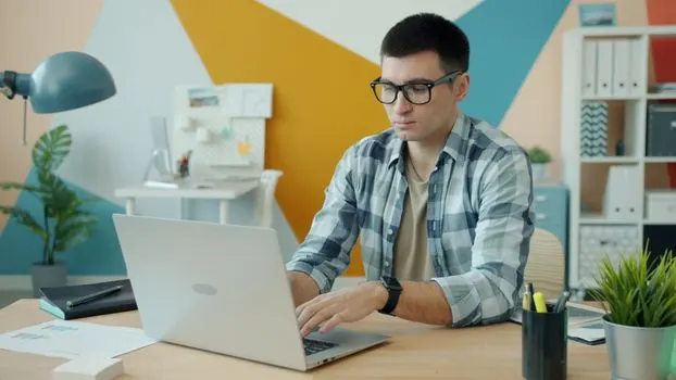radeći — lavorando