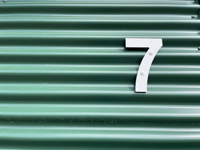 Sobre las 7 — around 7