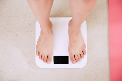Weigh the pros and cons — peser le pour et le contre