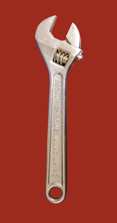 llave inglesa — wrench
